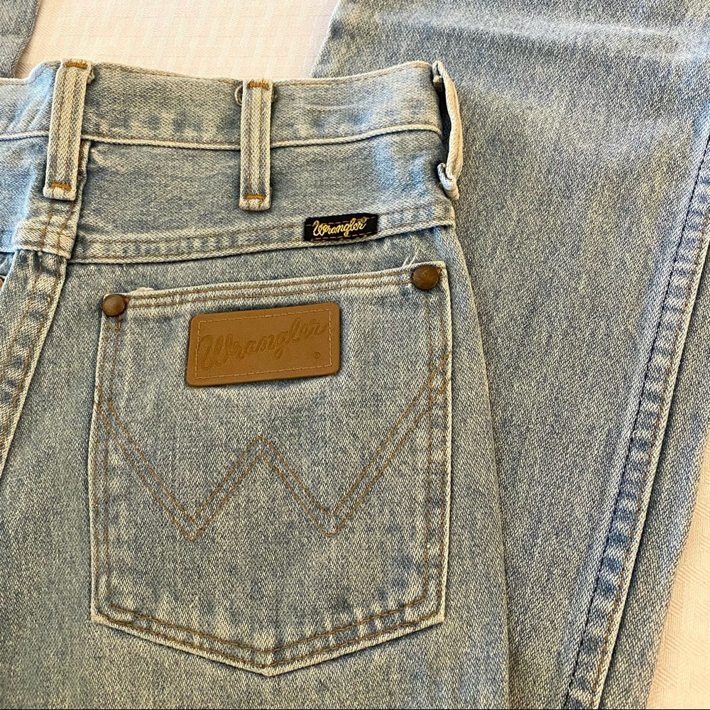 Vintage Wrangler classic style jeans, light blue, regular cowboy cut fit